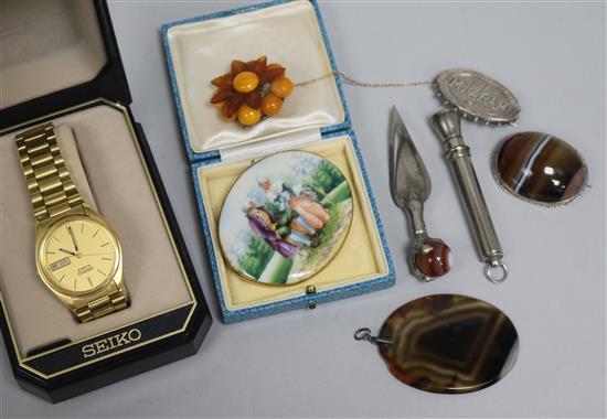 A silver Mizpah brooch and other items including a gentlemans Seiko quartz wrist watch and an amber brooch.